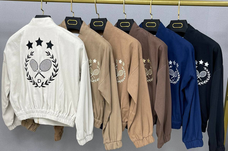 کرم روشن مایل به سفید